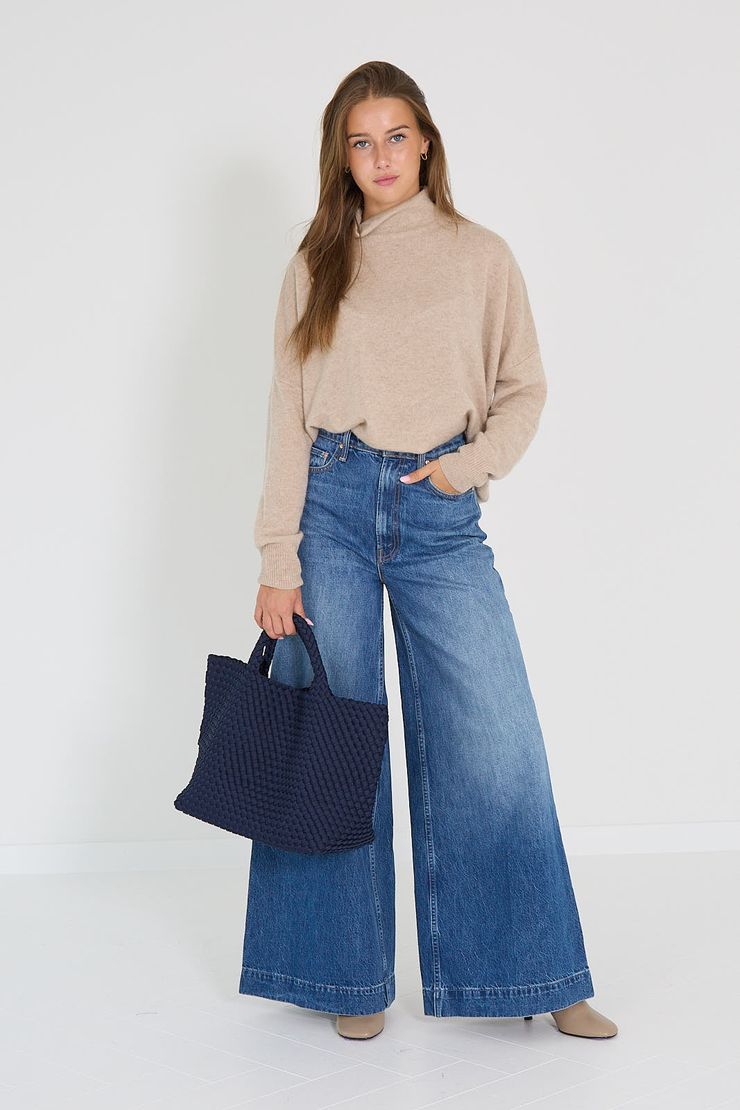 Hemmisphere pull beige