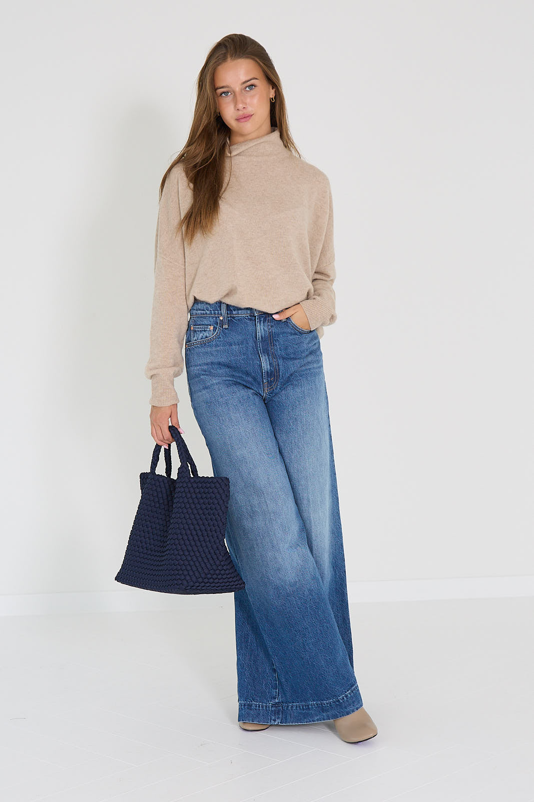 Hemmisphere pull beige