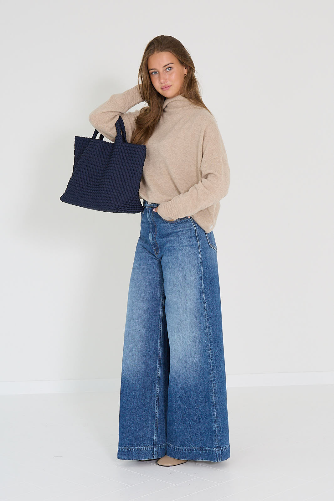 Hemmisphere pull beige