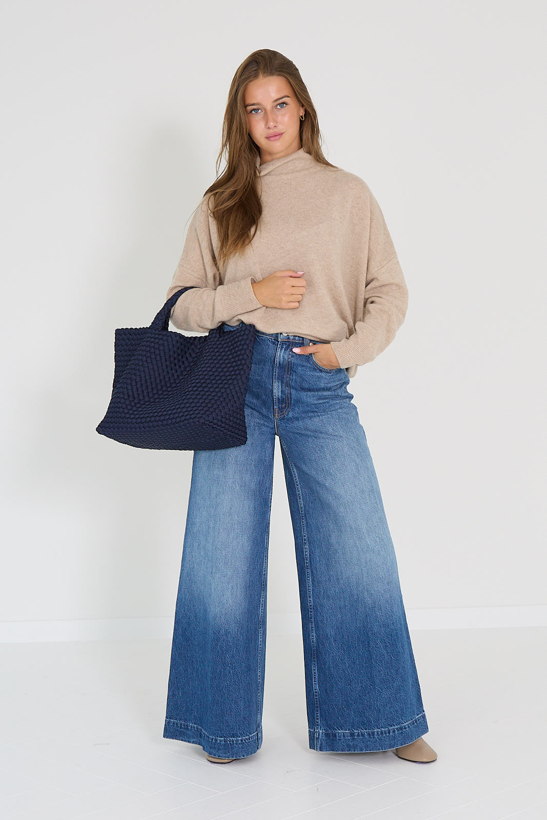 Hemmisphere pull beige