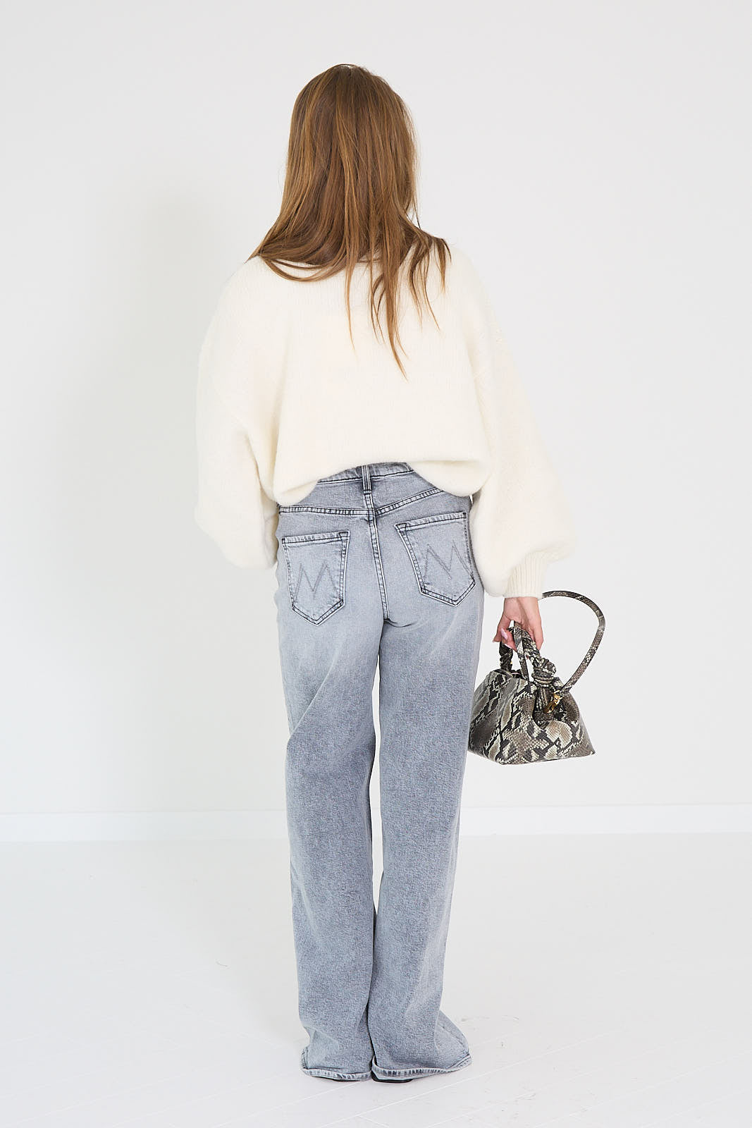 Mister mittens pull Naomi mock