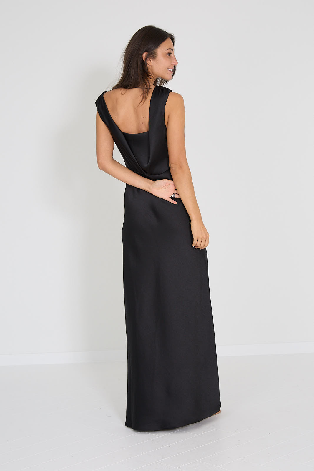 Vince avondjurk satijn zwart