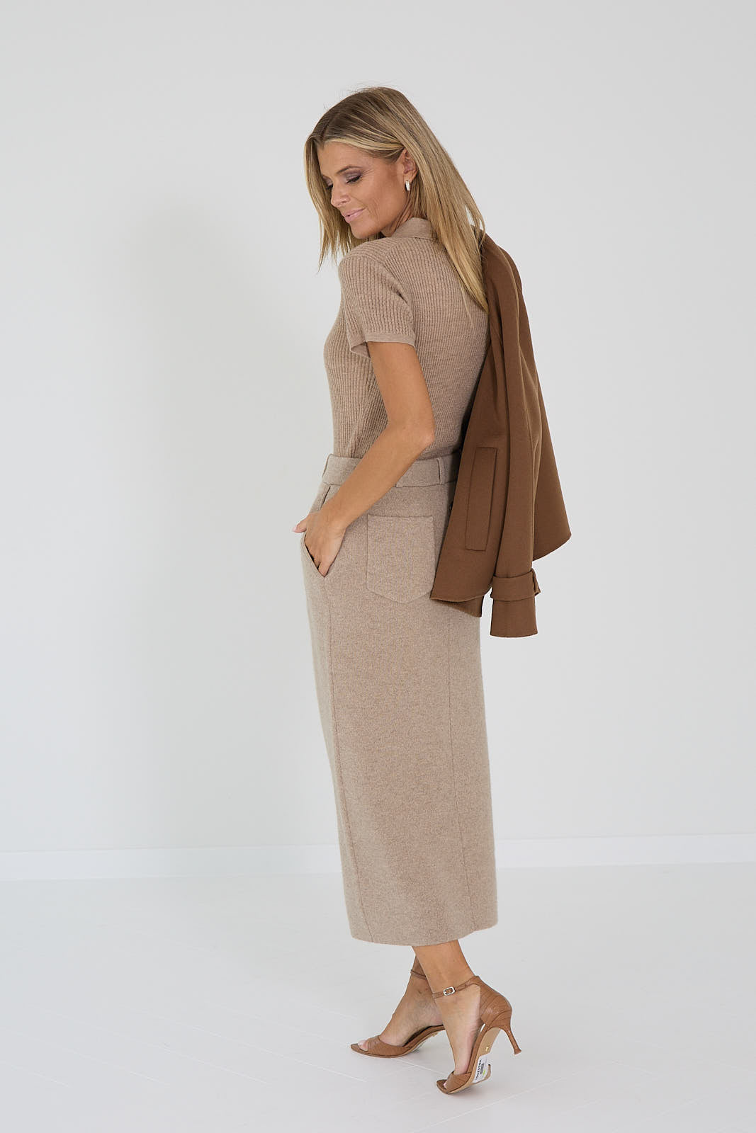 Guest in residence pull taupe