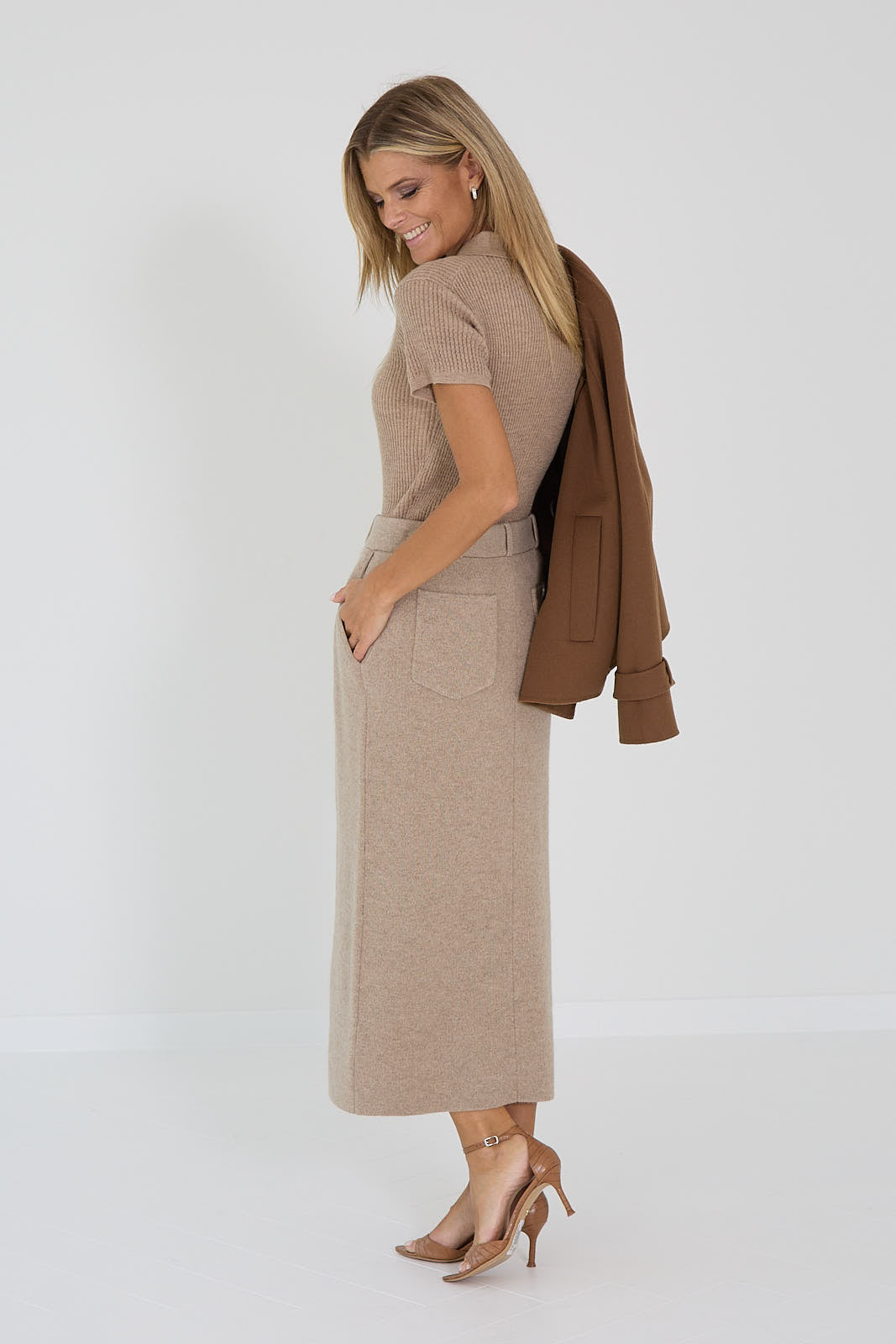 Guest in residence pull taupe