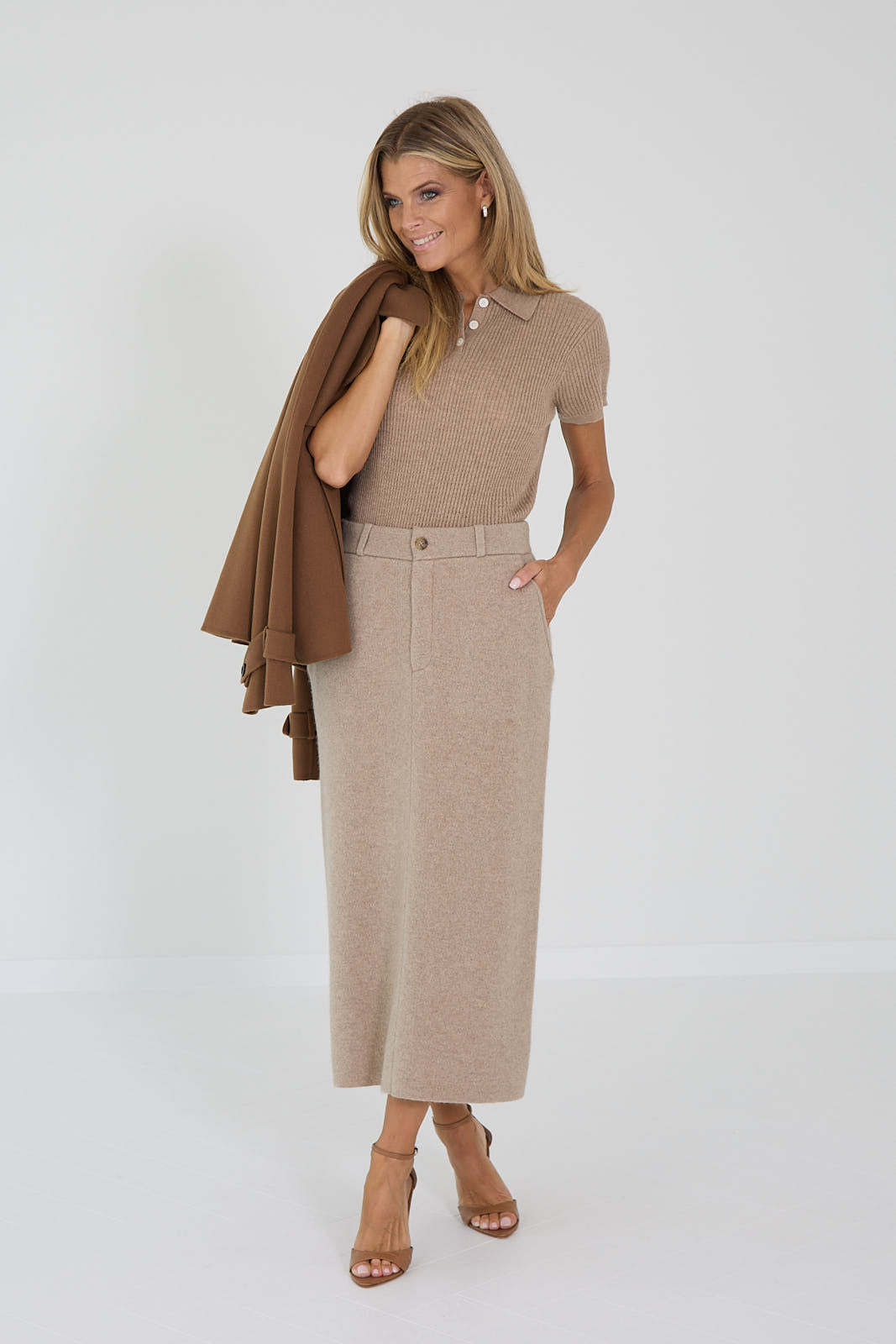 Guest in residence pull taupe