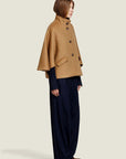 MANTEL ZOELLE MET CAPE