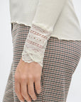 BENITA SILK LS O-NECK LACE TOP