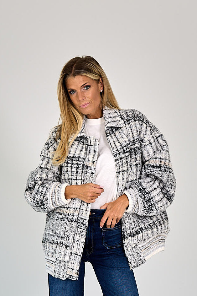 BOMBER