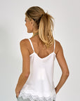 TOP ZIJDE MET KANT DETAIL