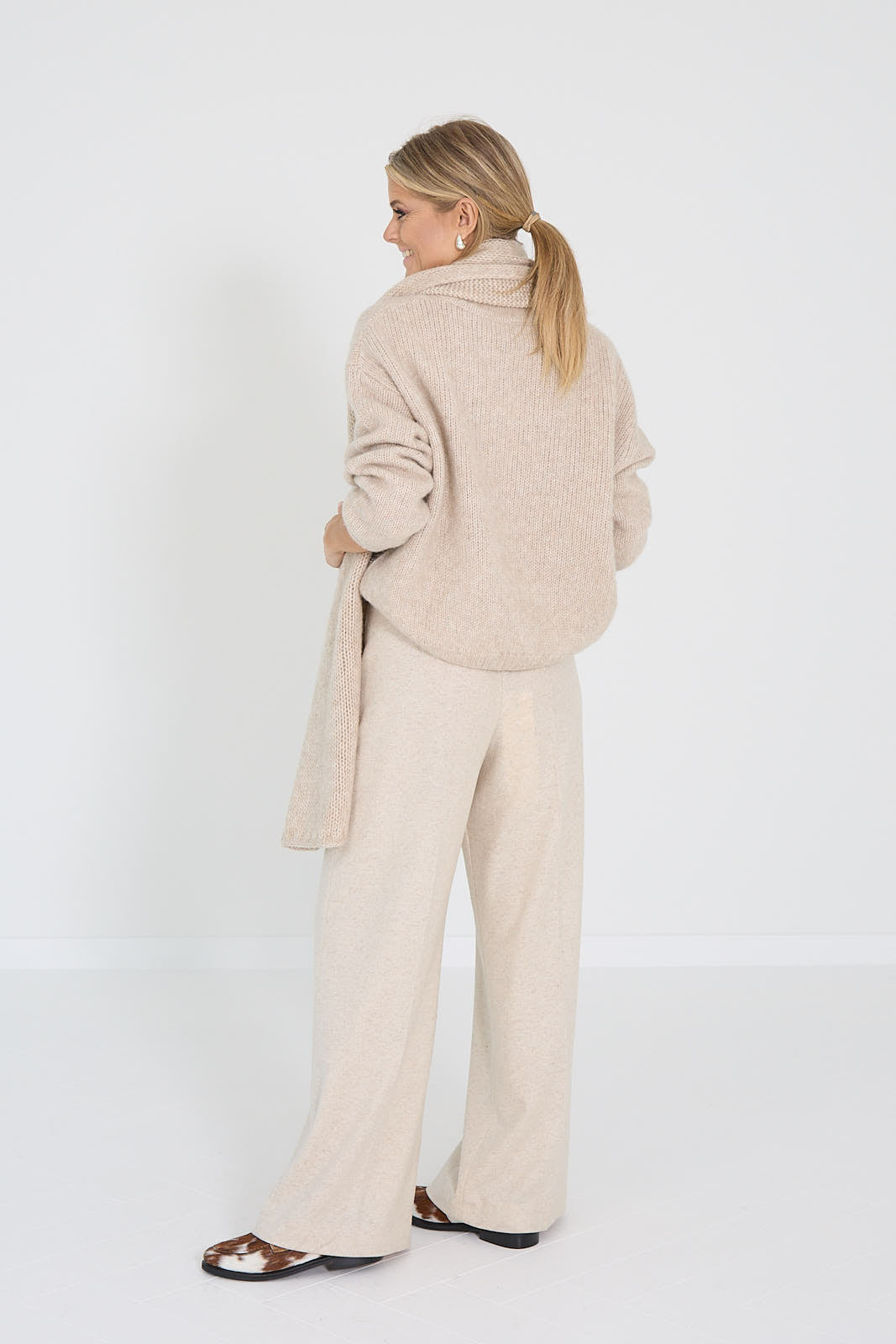 Hemmisphere pull beige