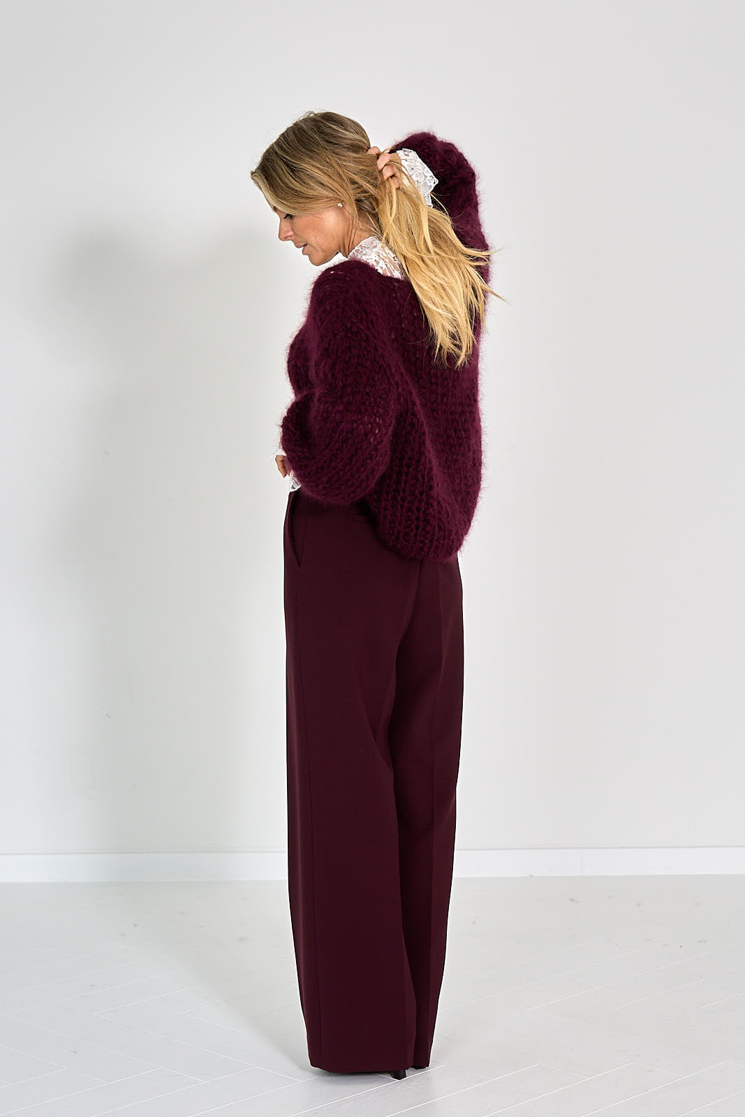 25W-MAI-PULL-BORDEAUX DONKER ROOD