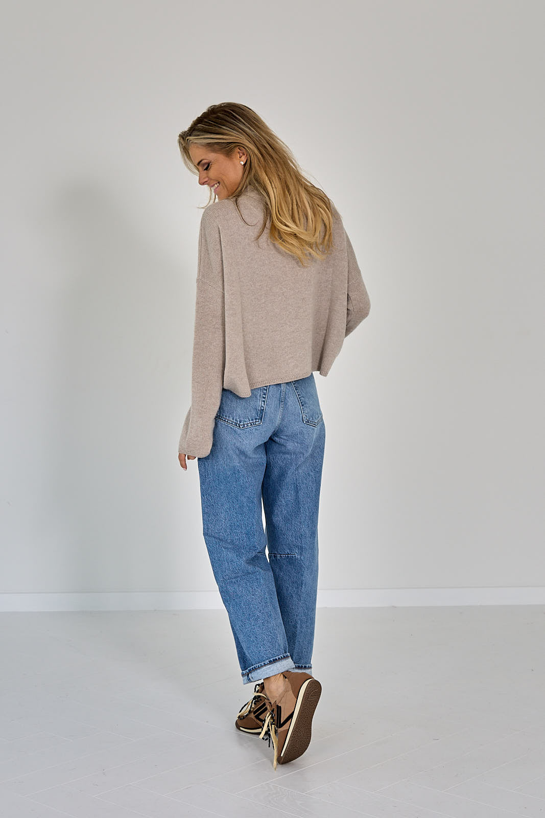 26W-LISA YANG-PULL-LICHT BEIGE