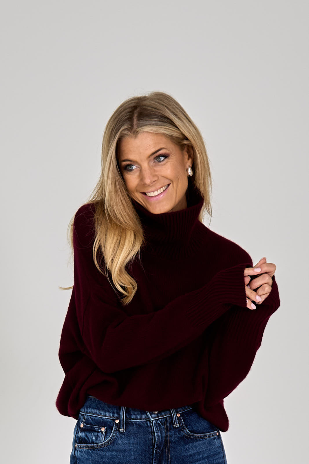26W-LISA YANG-PULL-BORDEAUX DONKER ROOD