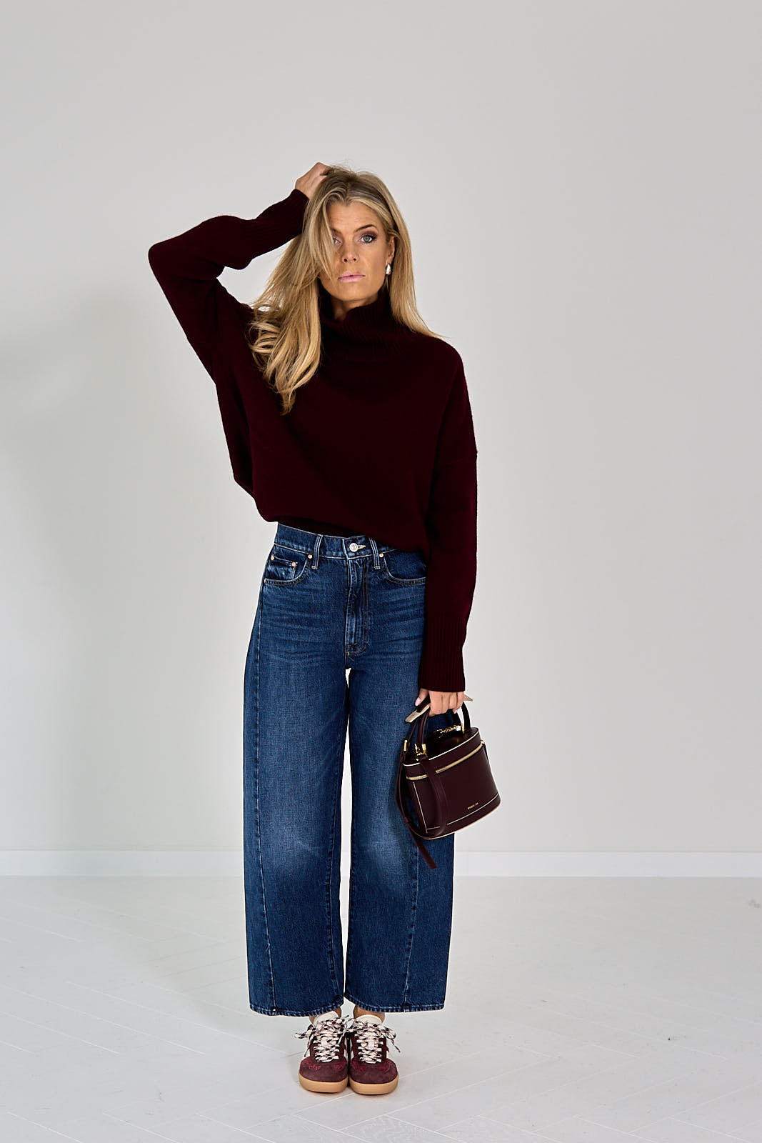 26W-LISA YANG-PULL-BORDEAUX DONKER ROOD