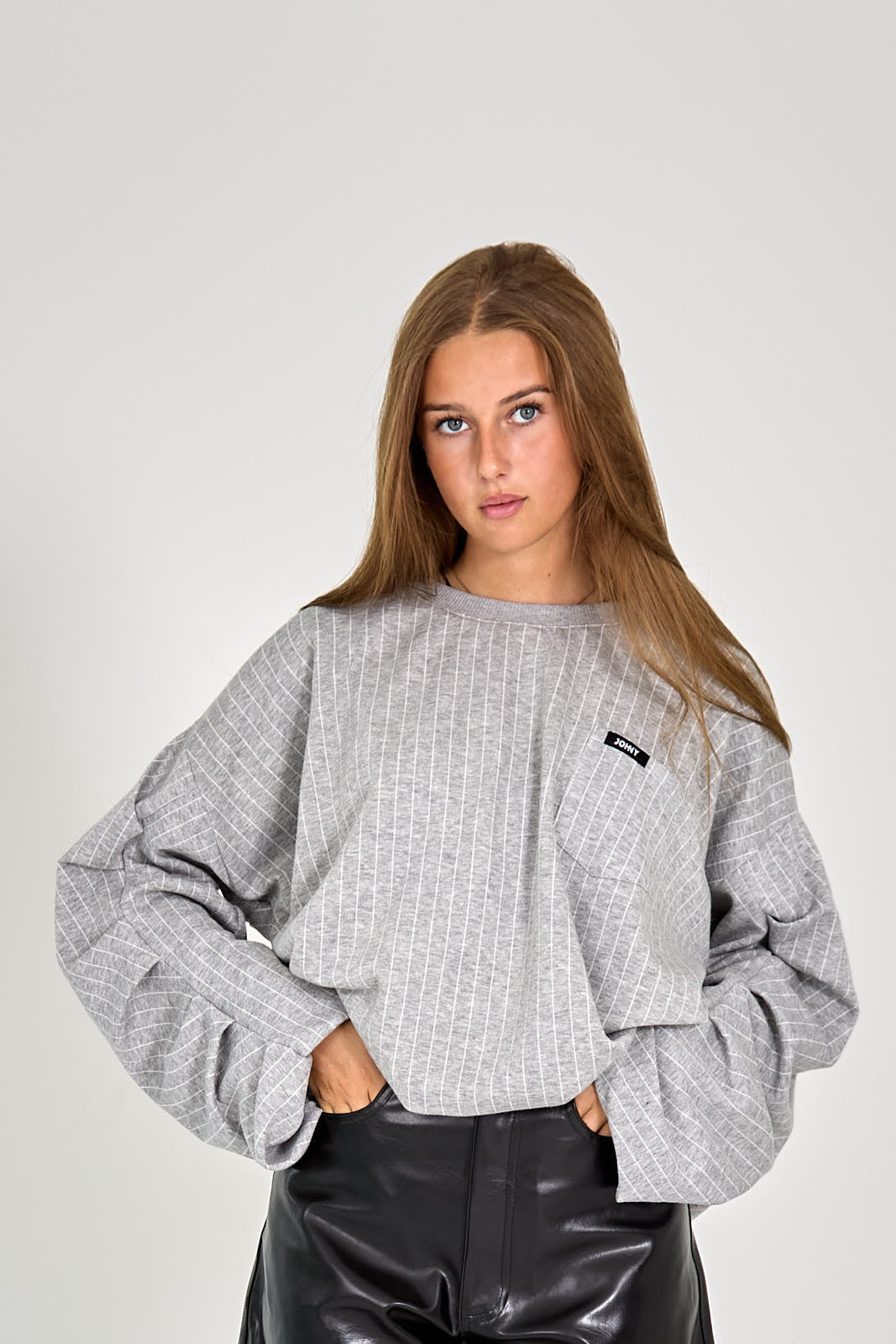 26W-JOHNY-PULL-GRIJS MIDDEN