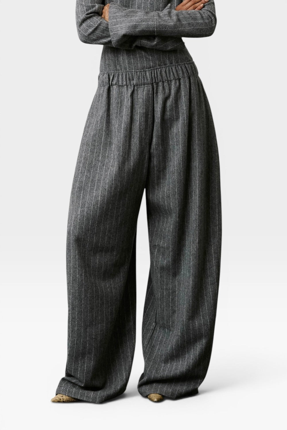 26W-THE LATEST-BROEK-GRIJS LICHT