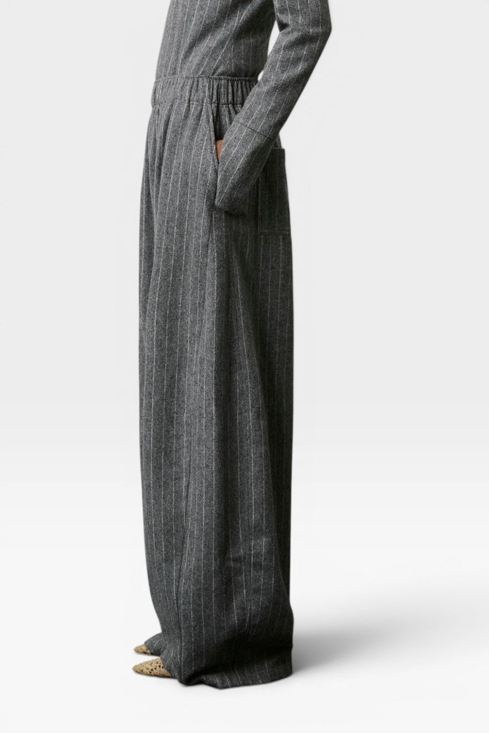 26W-THE LATEST-BROEK-GRIJS LICHT