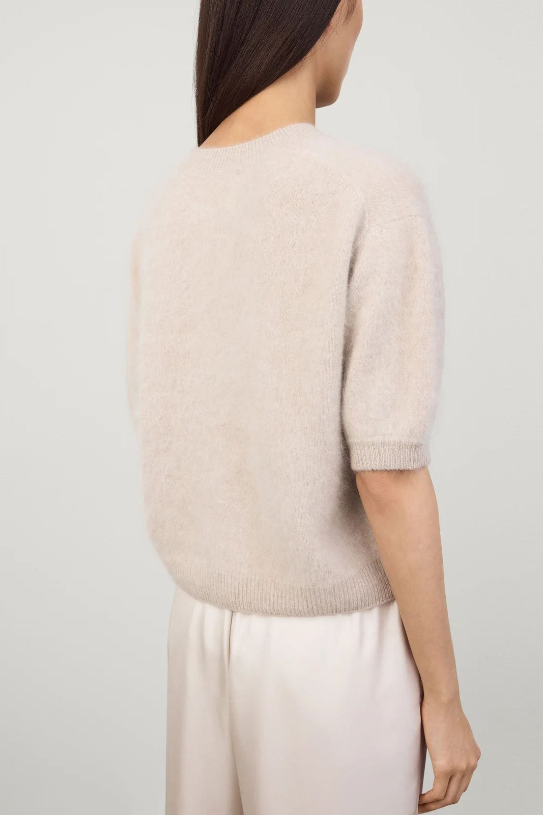 26W-LISA YANG-PULL-LICHT BEIGE