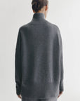 26W-LISA YANG-PULL-GRIJS DONKER