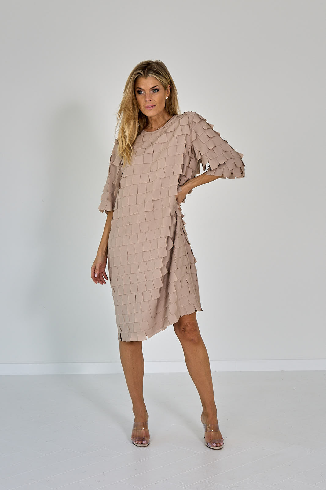 26W-PESERICO-KLEED-BEIGE MIDDEN