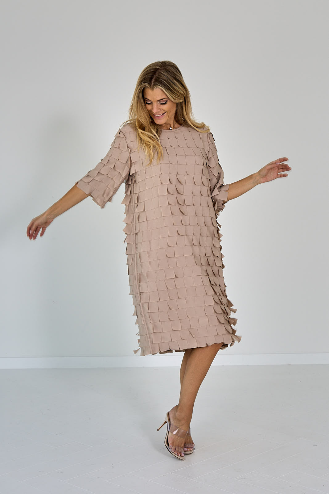 26W-PESERICO-KLEED-BEIGE MIDDEN