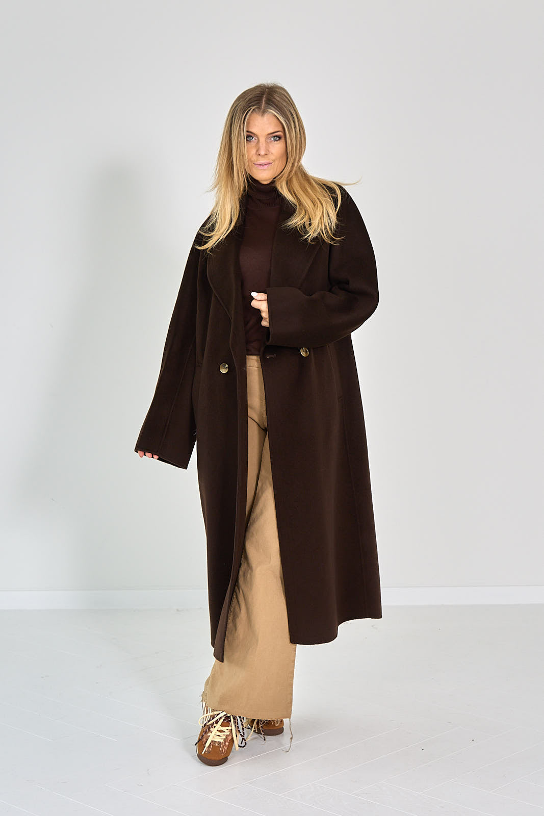 26W-OSCAR-MANTEL-BRUIN MIDDEN