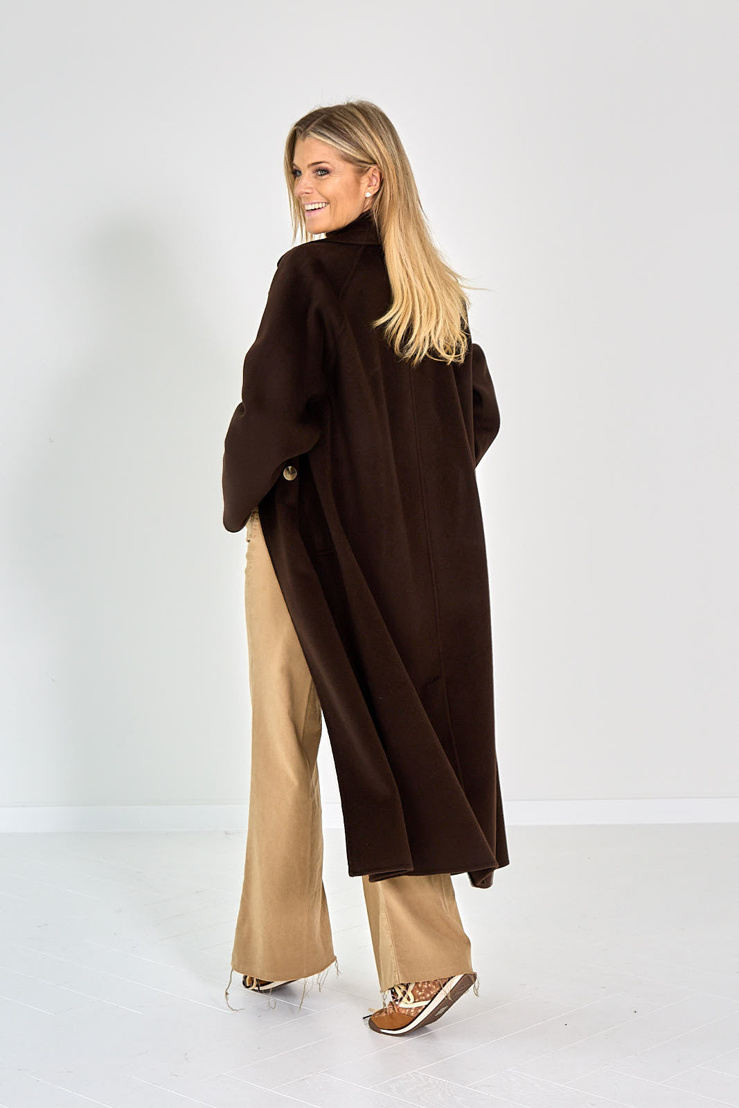 26W-OSCAR-MANTEL-BRUIN MIDDEN