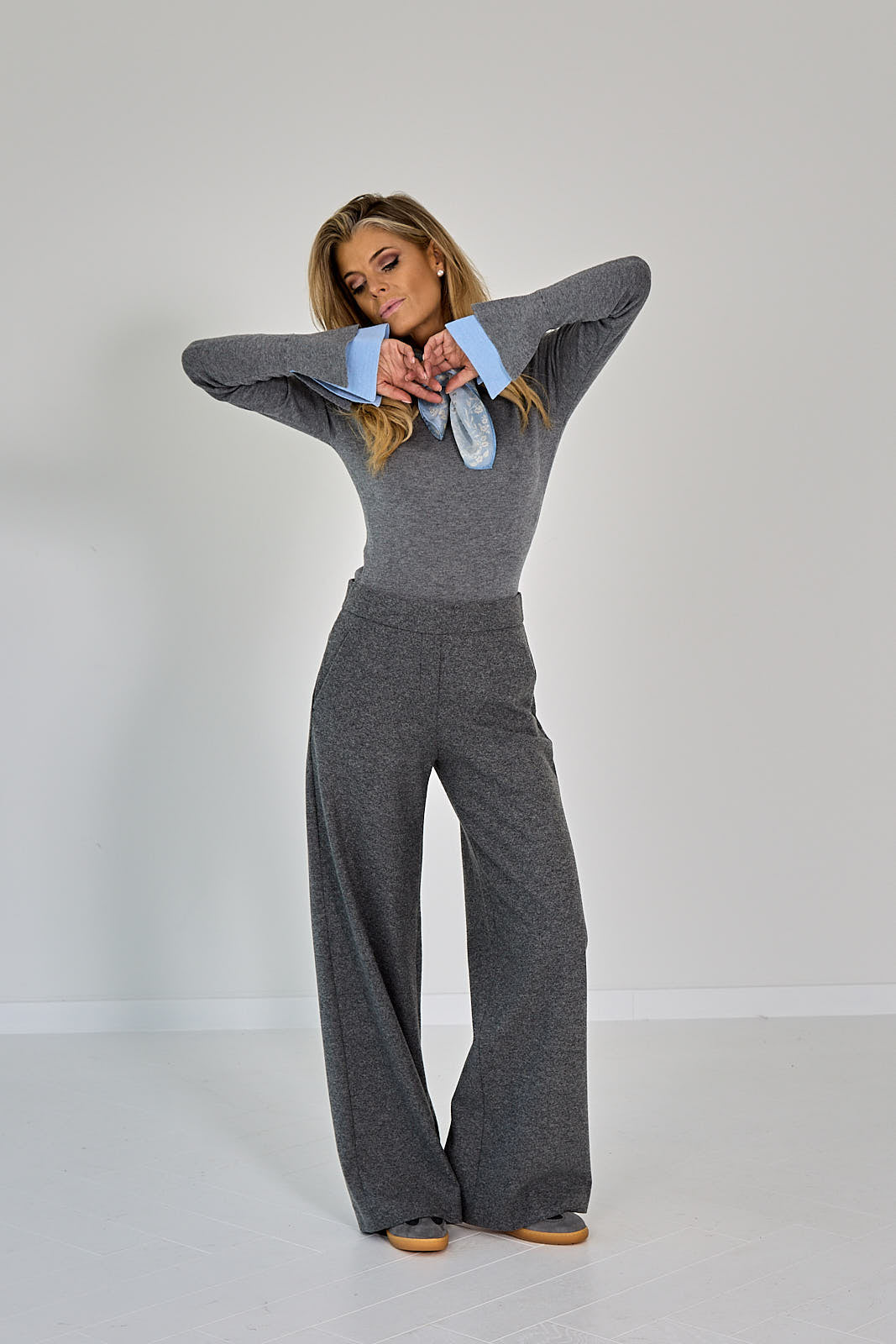 26W-ELEH-PULL-GRIJS MIDDEN