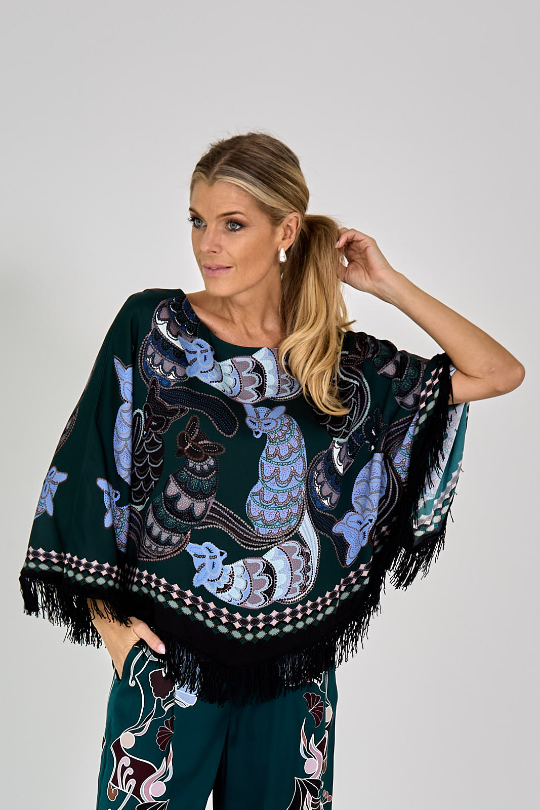 BLOUSE PONCHO MET FRANJES