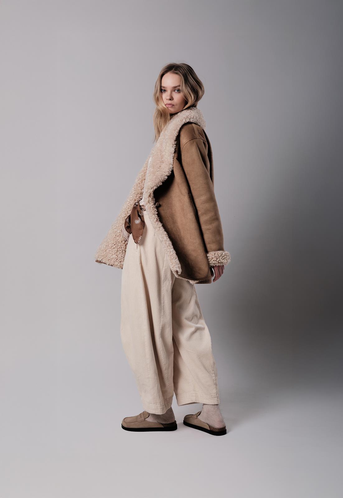 26W-URBANCODE-MANTEL-CAMEL
