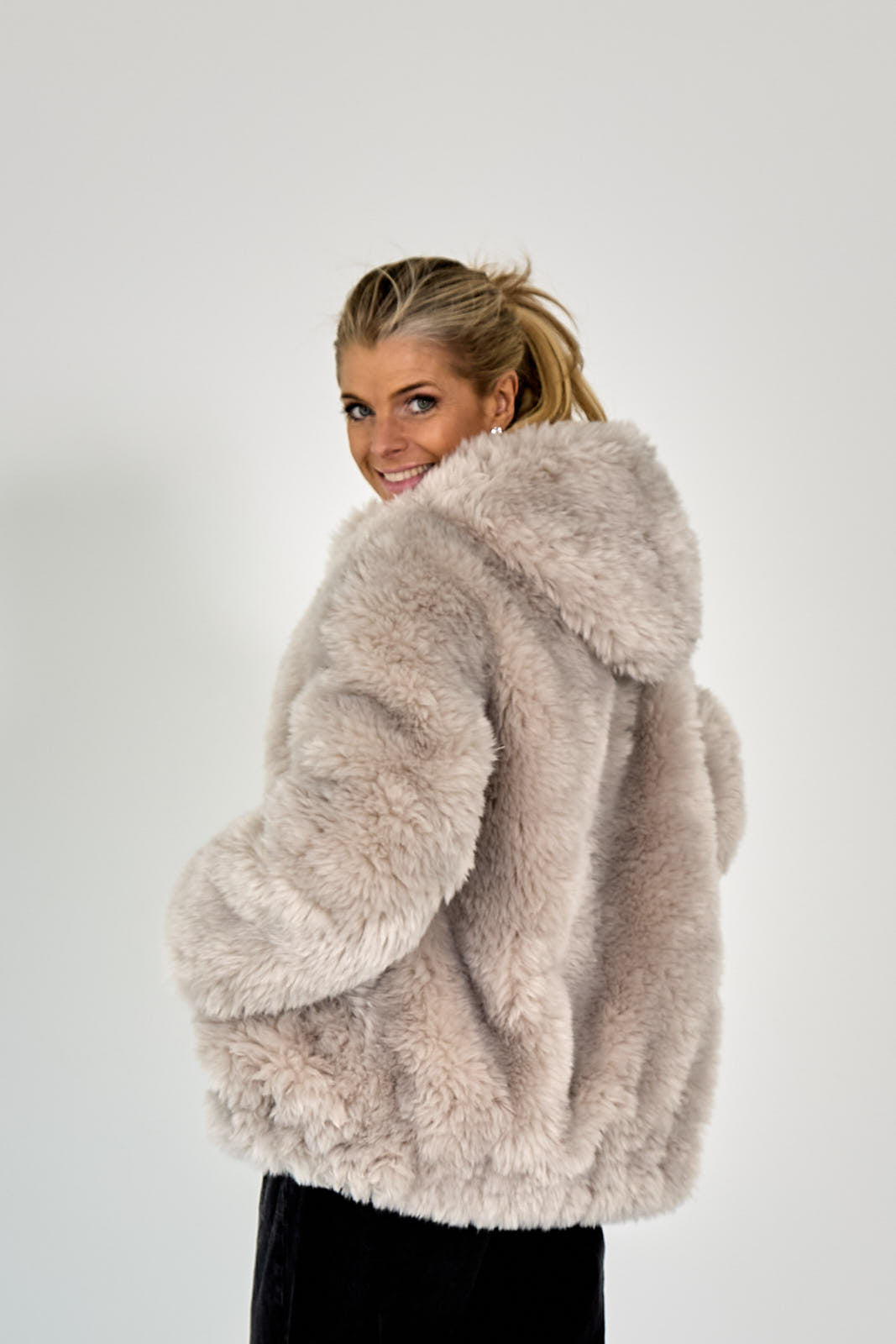 26W-URBANCODE-MANTEL-LICHT BEIGE