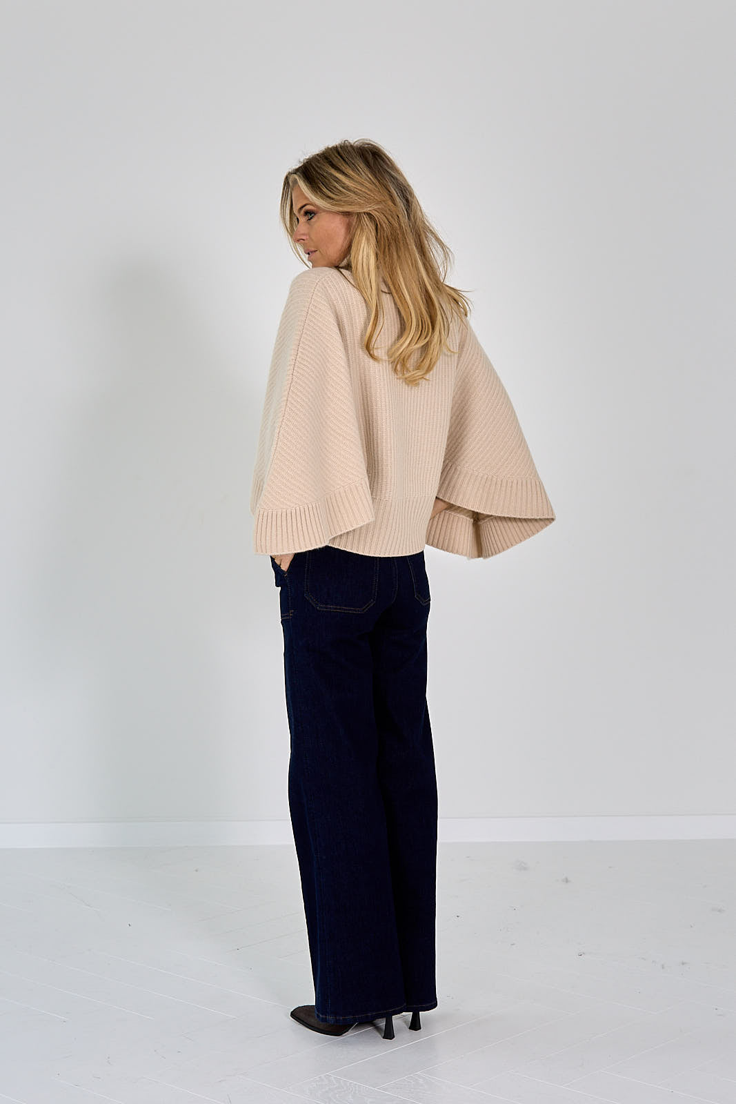 26W-HEMMISPHERE-PULL-LICHT BEIGE