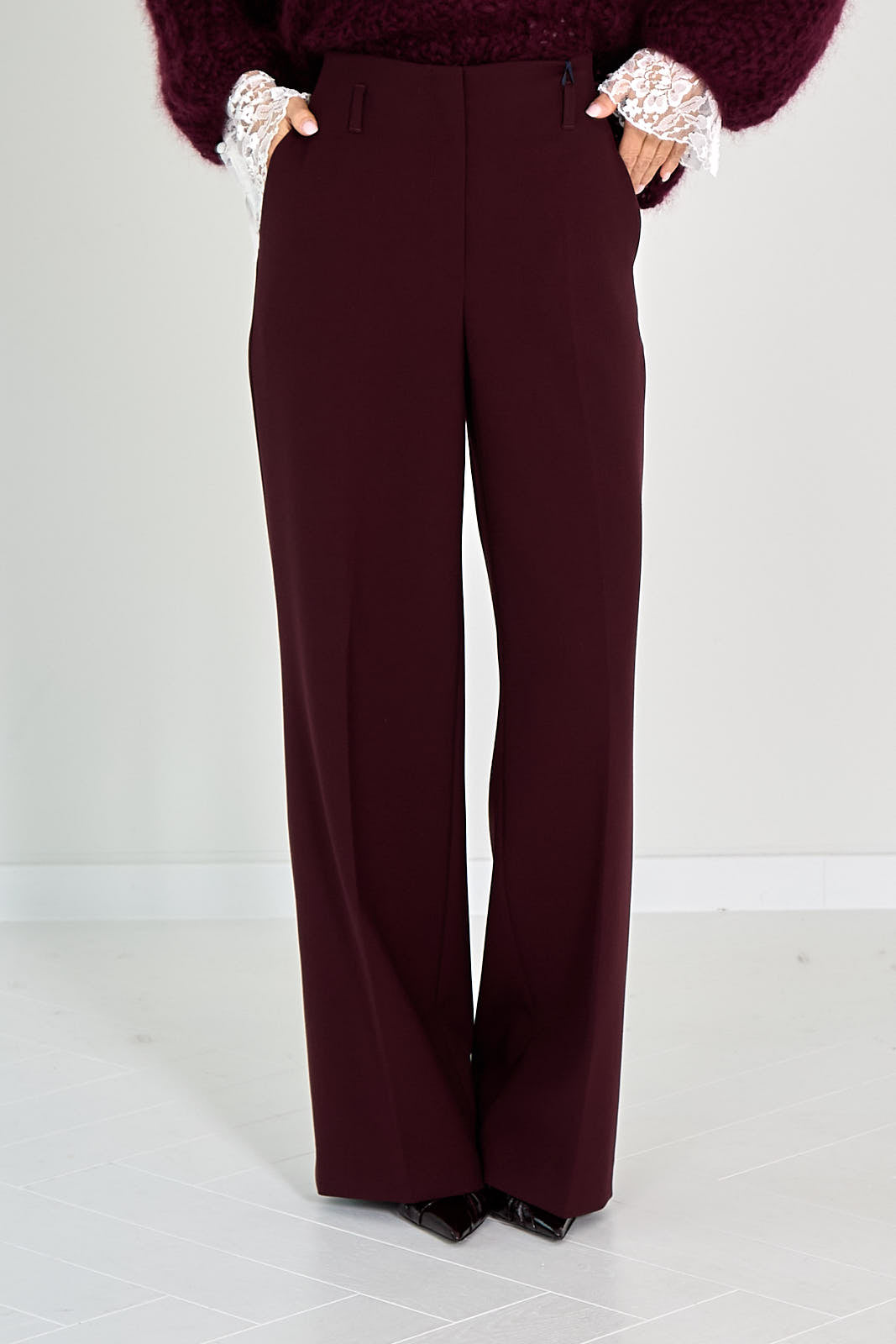 26W-SEDUCTIVE-BROEK-BORDEAUX DONKER ROOD