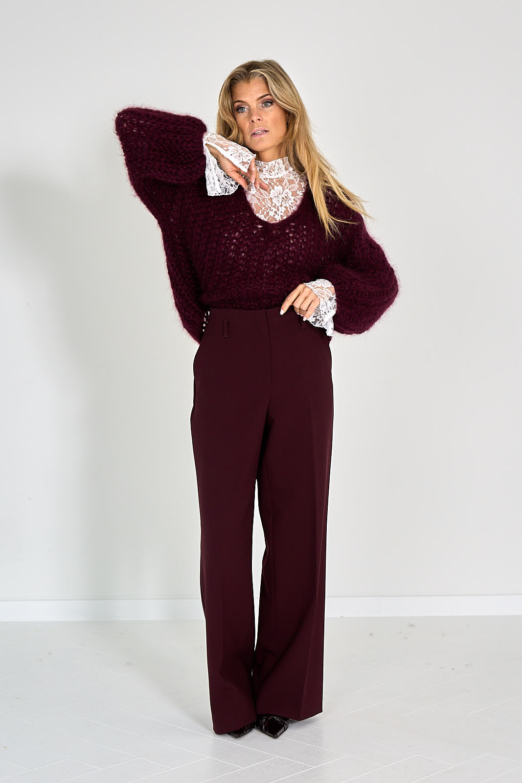 26W-SEDUCTIVE-BROEK-BORDEAUX DONKER ROOD