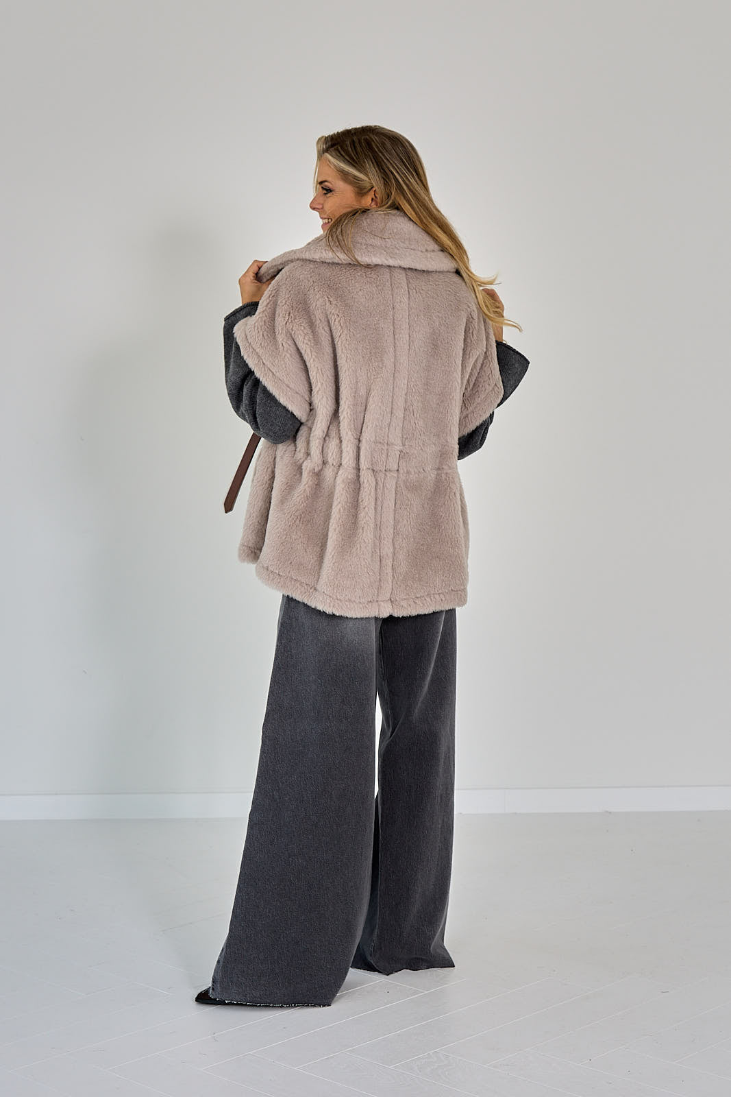 26W-MAX MARA-MANTEL-BEIGE MIDDEN