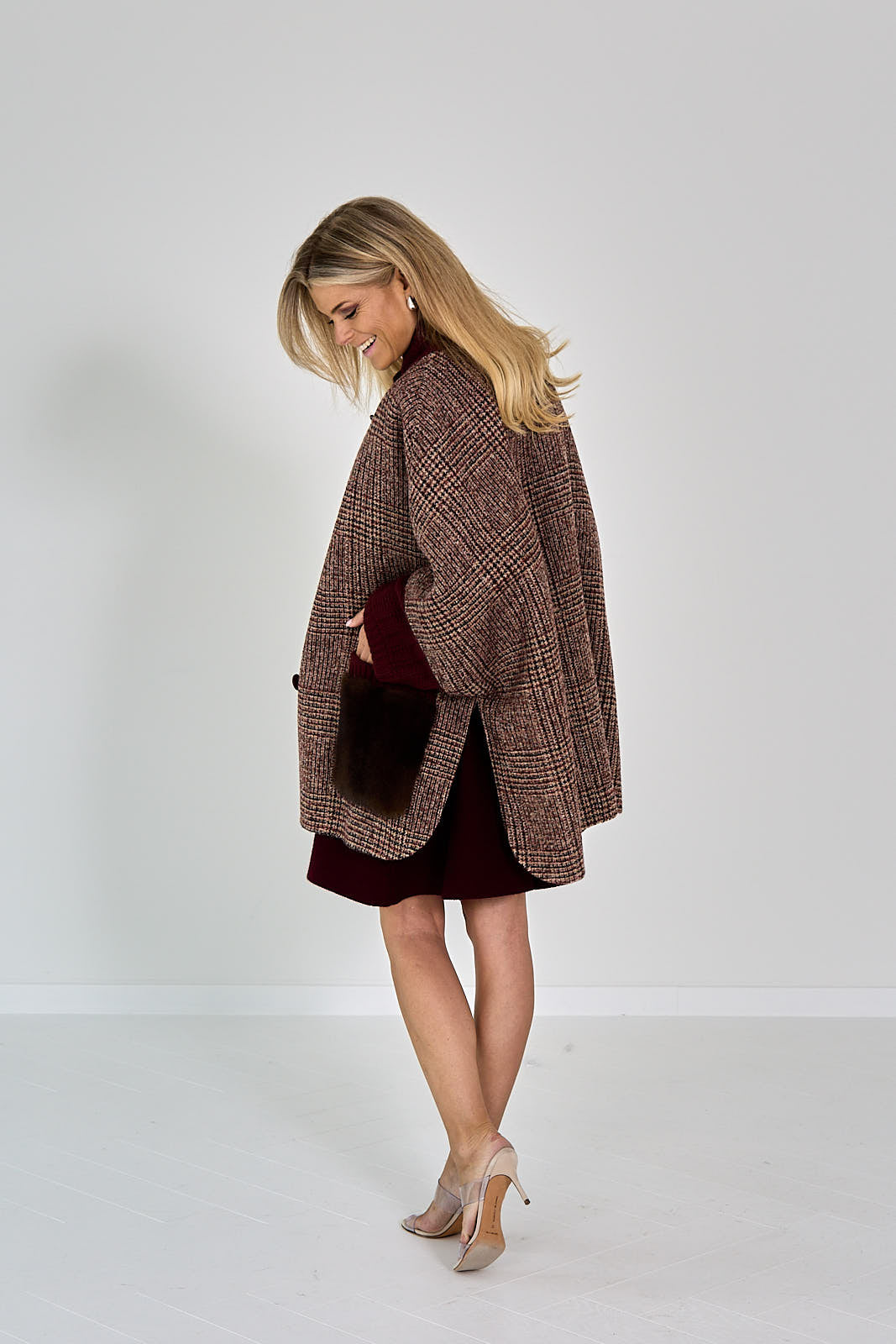 26W-MANTEL BOUCLE CARREAUX
