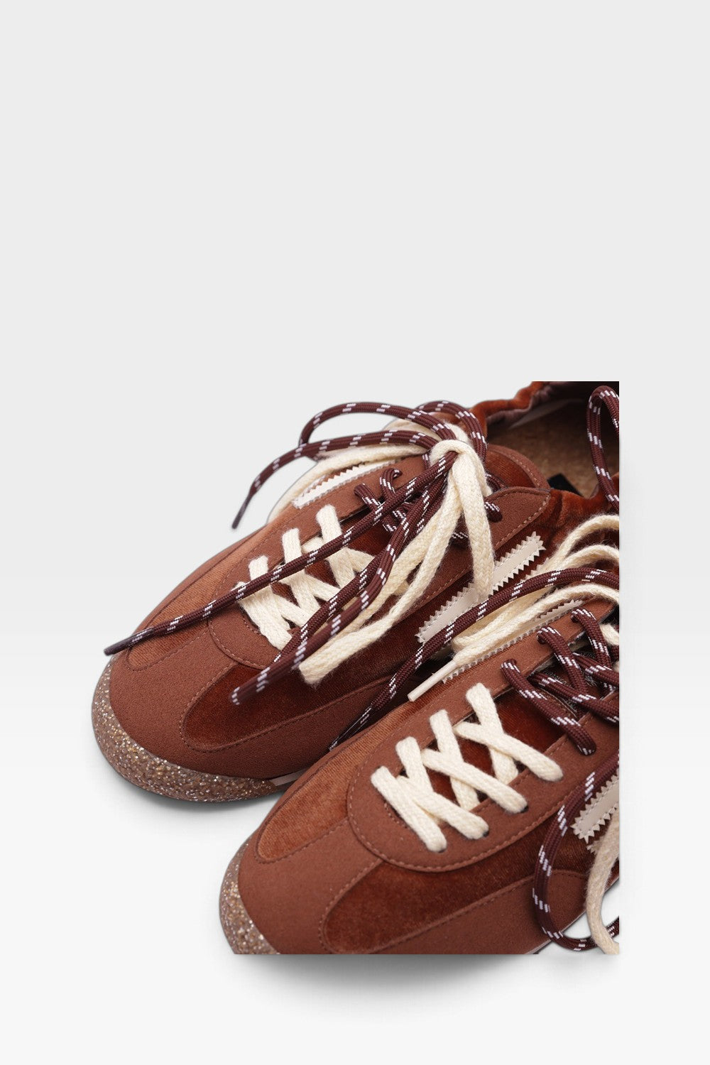 26W-PURAAI-SCHOENEN-PANTHER SOFA