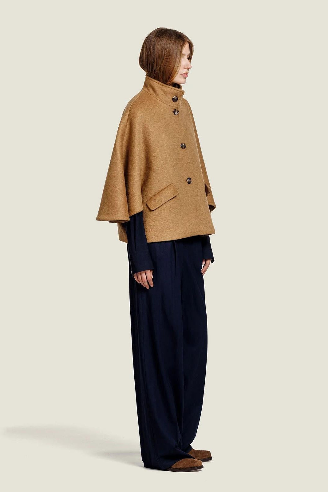 MANTEL ZOELLE MET CAPE