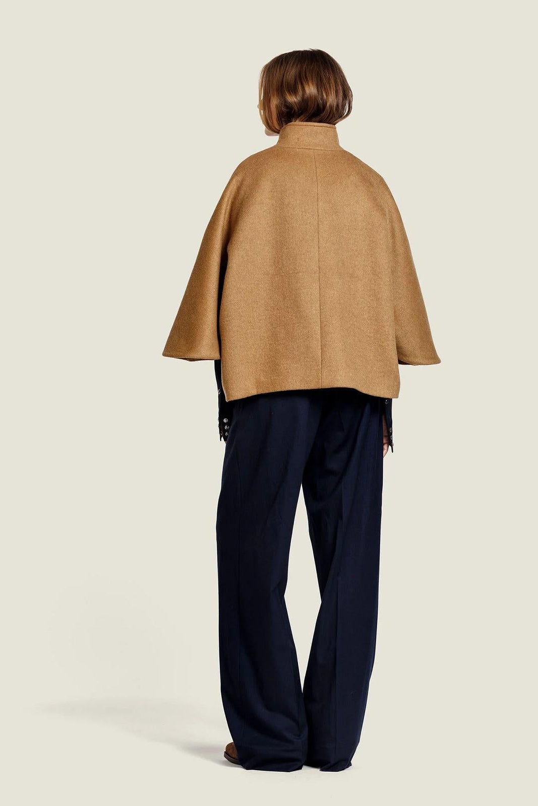 MANTEL ZOELLE MET CAPE