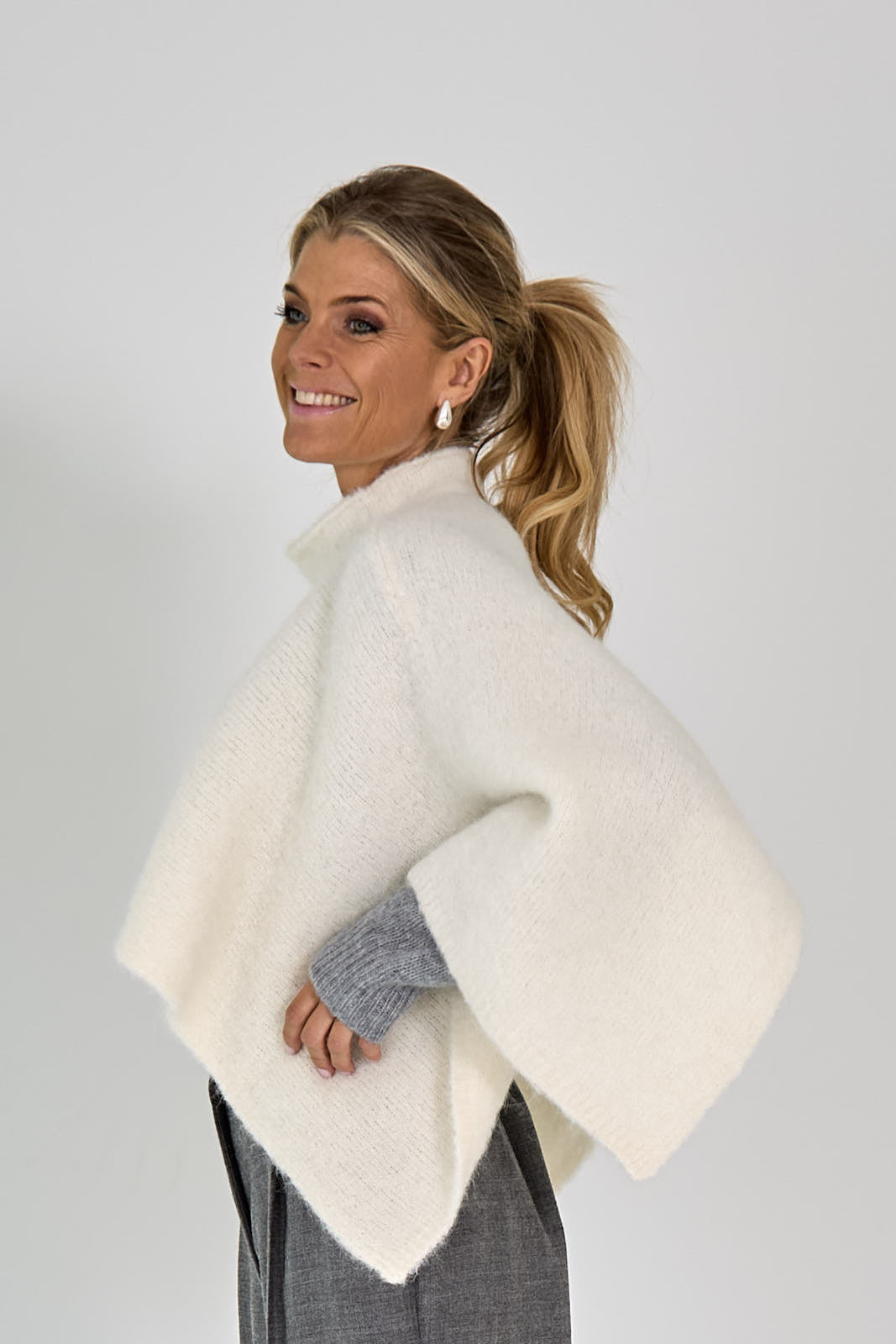 PULL MET CAPE